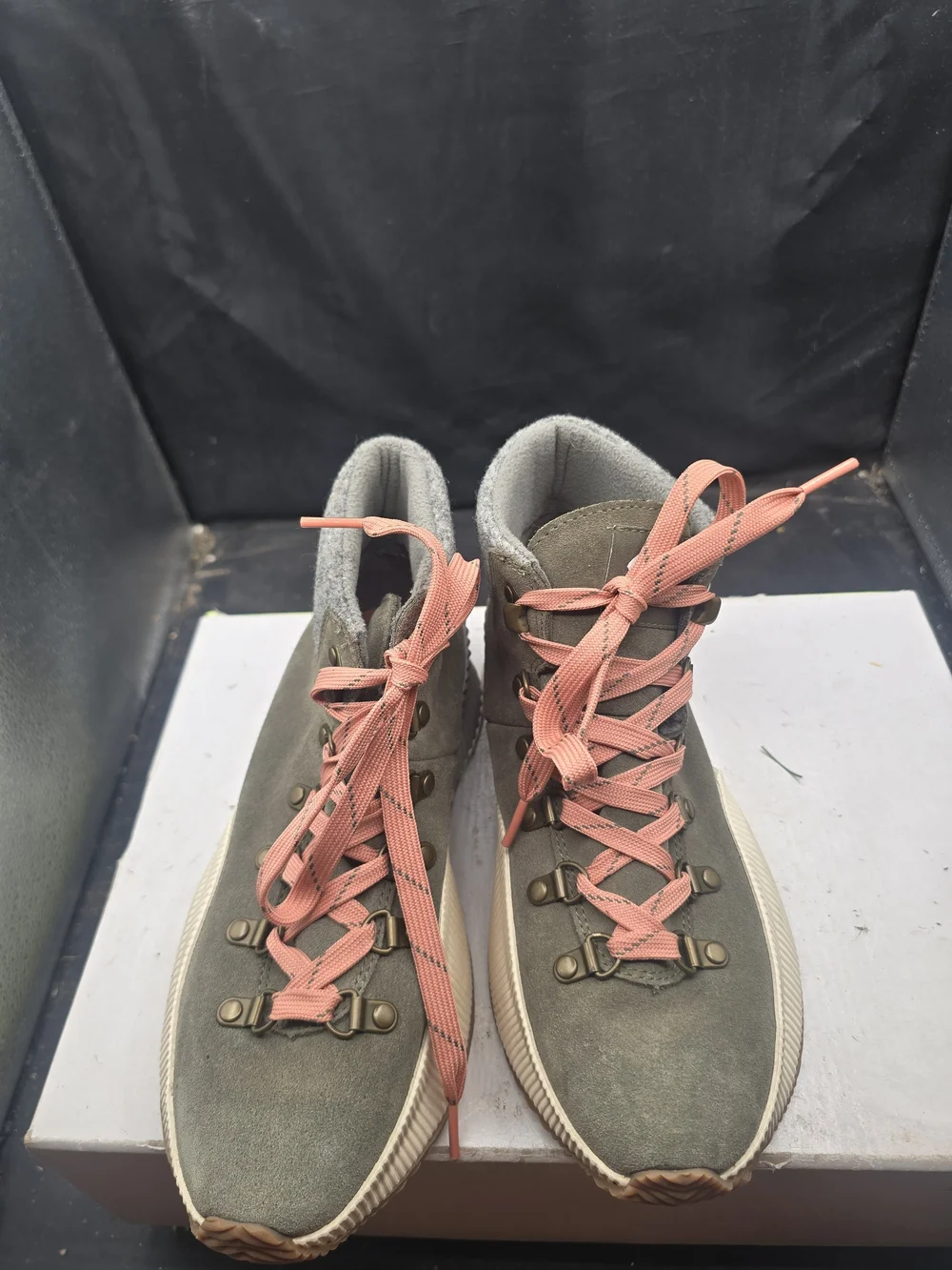Sorel Olive Green Women's High-Top Boots‎ with Pink Laces